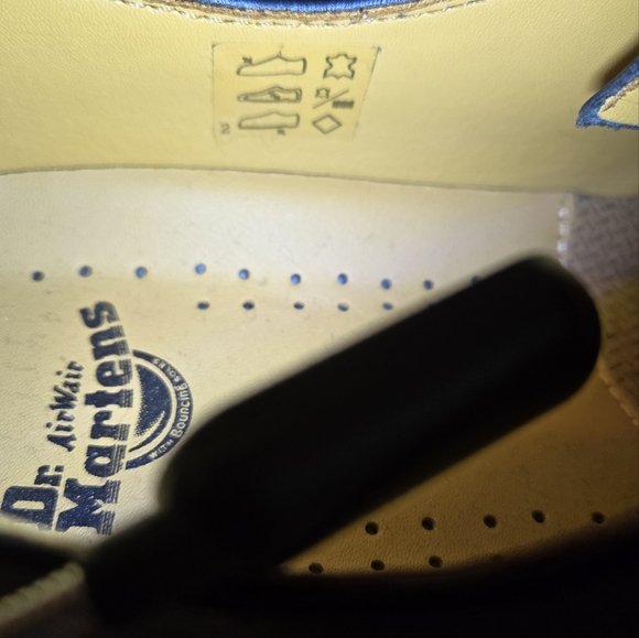 Dr. Martens Men's Black Leather Shoes - Picture 7 of 11